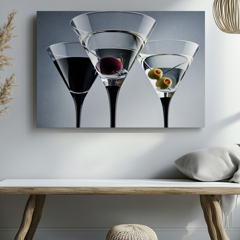 Toile, composition minimaliste avec trois verres à martini élégants disposés en art mural, une rangée sur fond neutre