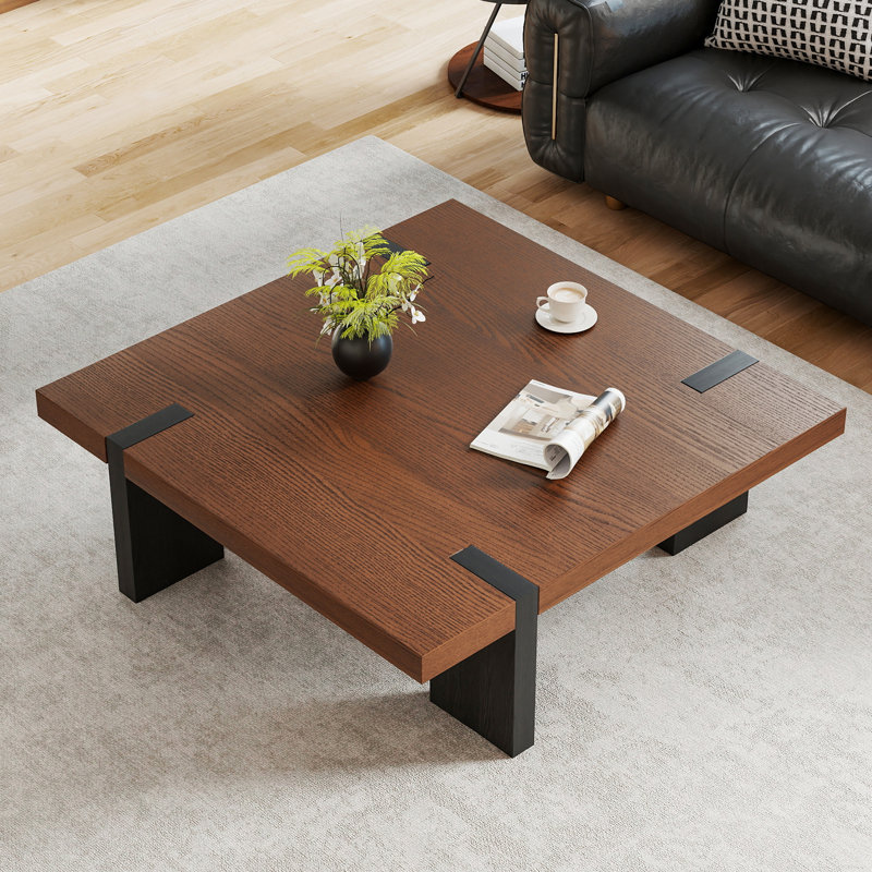 Table basse carrée en bois de 39,37 po de style médiéval à 4 pieds