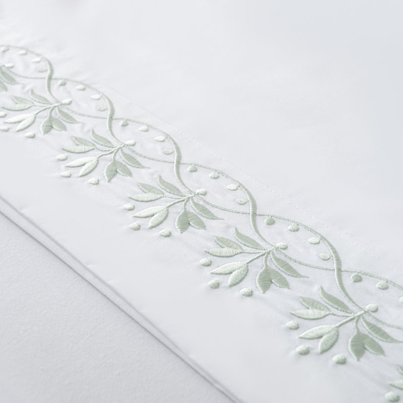 Ensemble de 2 taies d'oreiller brodées en coton à motif floral de la collection Resort, 20 po x 30 po, Vert