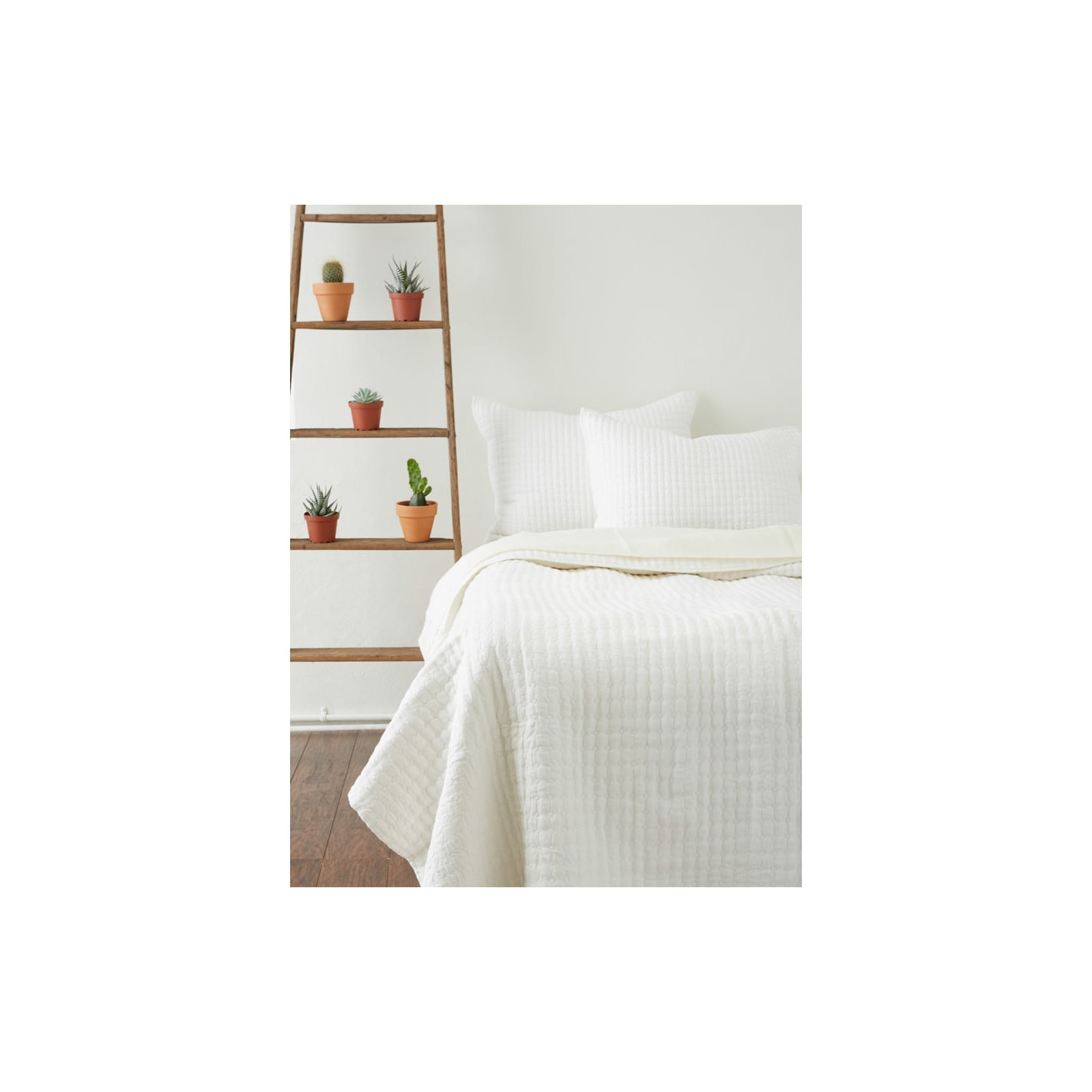Bahari Linen Percale Quilt, White, Twin Quilt