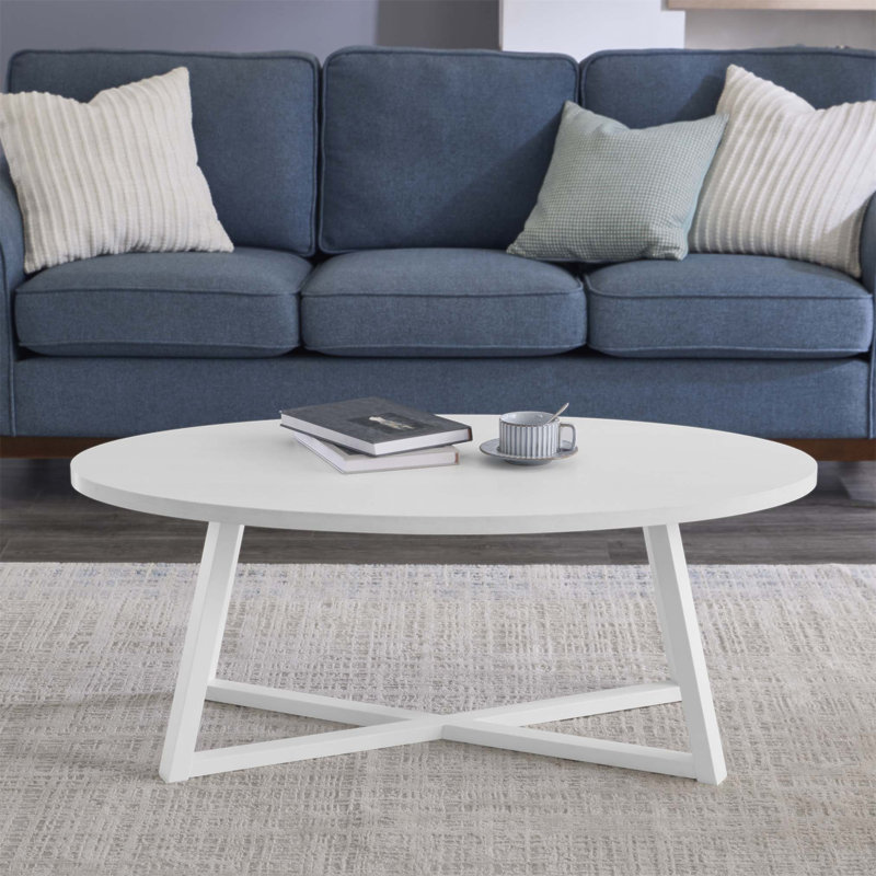 Table basse élégante en bois ovale