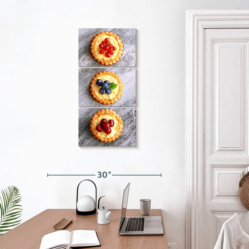 Tartelettes aux baies, H 32 po x l 15 po