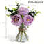 Bouquet de roses et de pivoines artificielles dans un vase en verre avec de l'eau artificielle-132025372