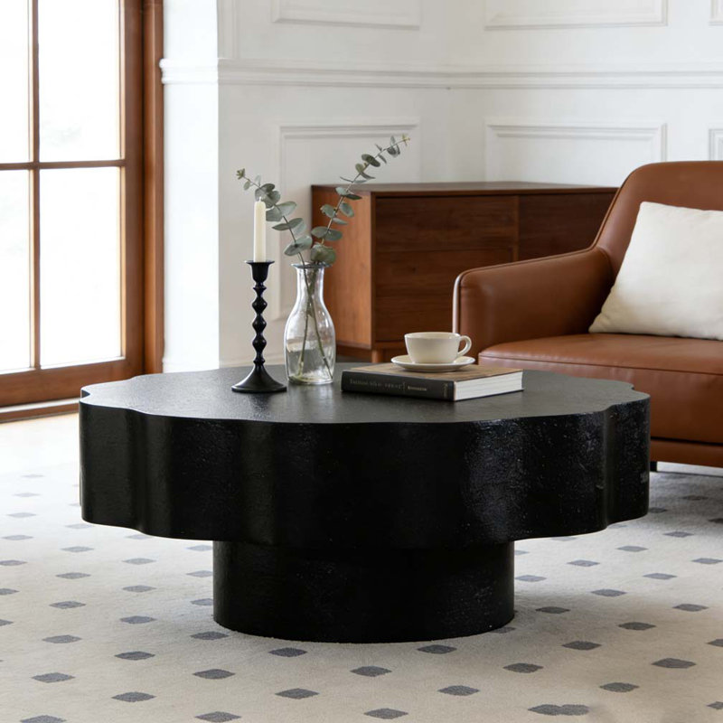 Table basse festonnée noire, Noir