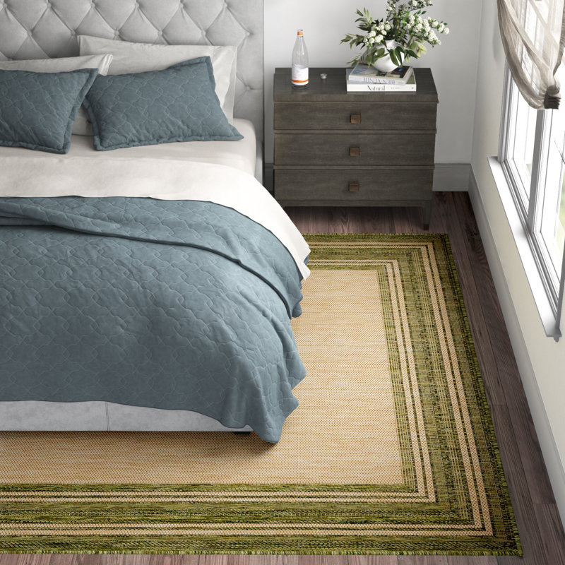Tapis intérieur / extérieur vert Bugbee, Rectangle 4 pi 10 po x 7 pi 6 po