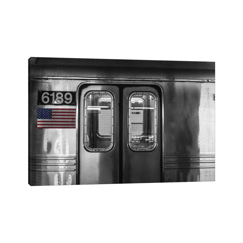 «Subway» par Pixy Paper - photographie sur toile tendue, H 12 po x l 18 po x 1,5 po
