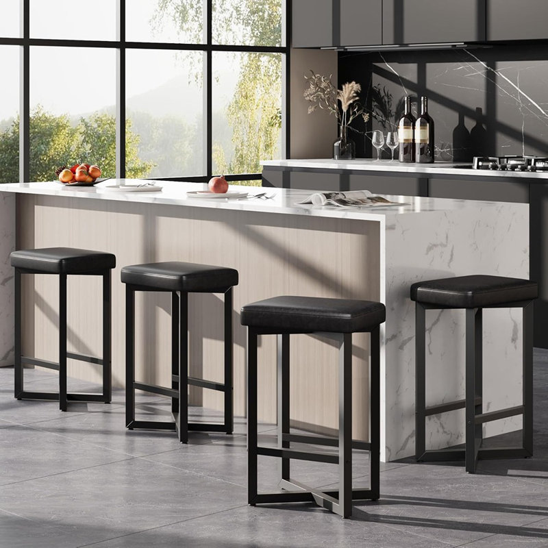 Ensemble de 4 tabourets de bar à hauteur de comptoir sans dossier, 24,6 po, sièges en cuir PU avec structure en X en métal, noir