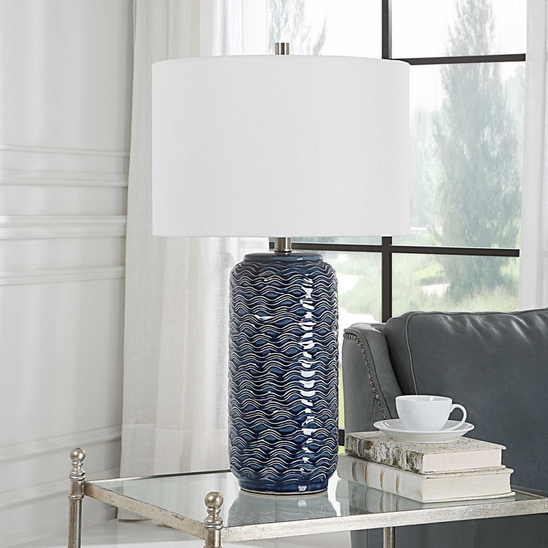  Lampe de table en céramique bleue - H 26,5 po avec abat-jour en lin blanc et accents en nickel brossé