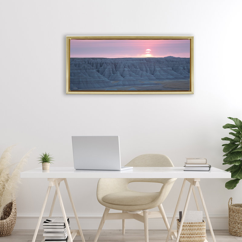 Cadre flottant Sunrise Symphony Sky, design par Lori Deiter, H 14 po x l 31 po, Cadre flottant métallique doré