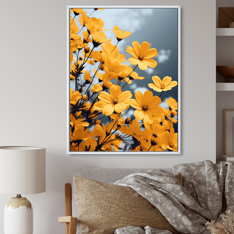 «Daiyah Yellow Gray Flowers Harmony» en jaune sur toile, Cadre flottant blanc, H 20 po x l 12 po x P 1 po