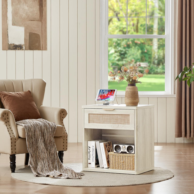 Ensemble de 3 meubles de chambre bohèmes en bois, comprenant une commode à 5 tiroirs et une table de chevet à 1 tiroir avec station de recharge, en rotin.
