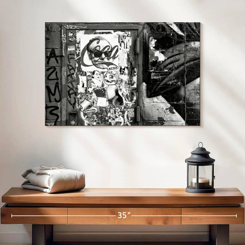 Sireci Manhattan, 16" H x 24" W