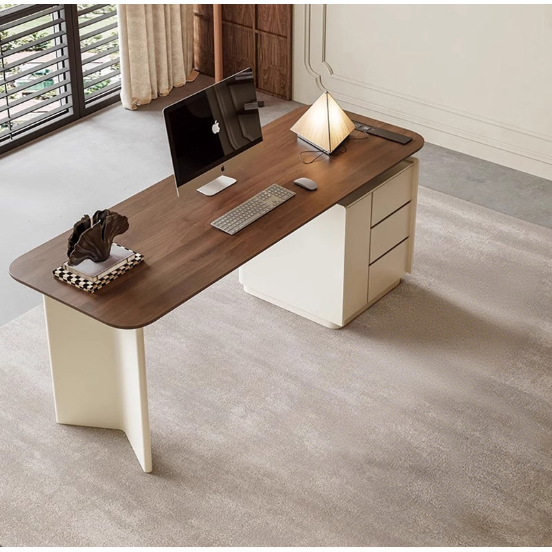 Table de salle à manger élégante et luxueuse avec plateau en pierre frittée et pieds évidés