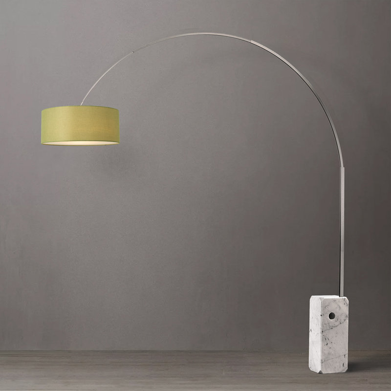 Lampe en arc Iconic 95 po avec abat-jour en lin avocat, corps en acier nickel satiné, base en marbre blanc, intensité variable, style Mid-Century moderne