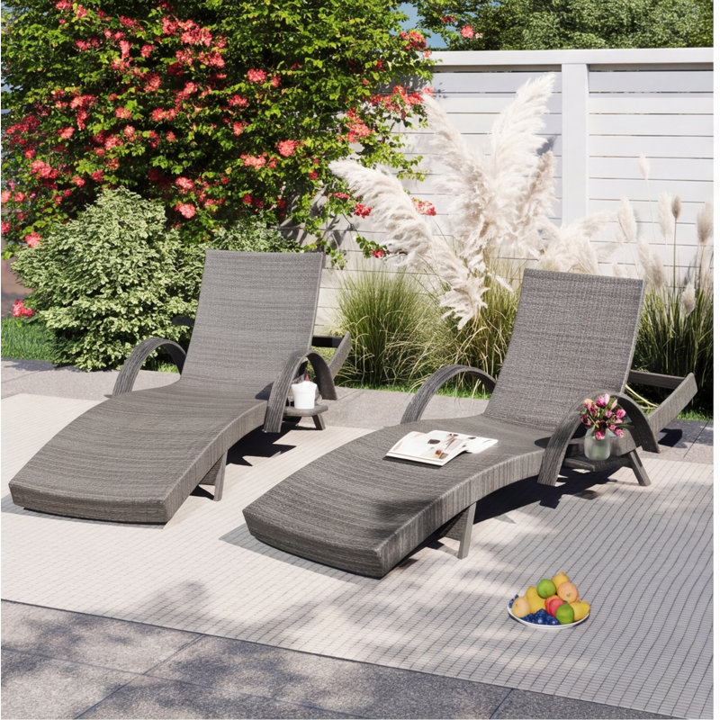 Ensemble de 2 chaises longues d'extérieur K&K en résine tressée de 204 cm (80,3 pouces) avec table d'appoint coulissante et dossier réglable sur 5 positions, gris.