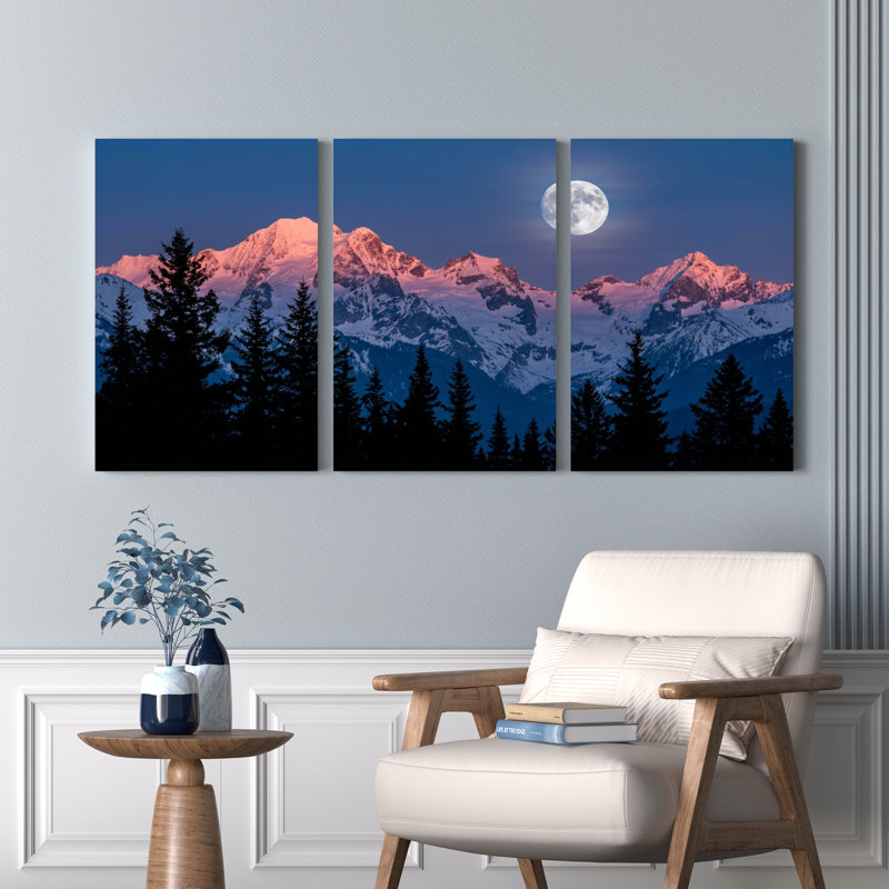 Ensemble de 3 tableaux sur toile tendue représentant un paysage de montagne avec la lune et des pins, H 18 po x l 36 po