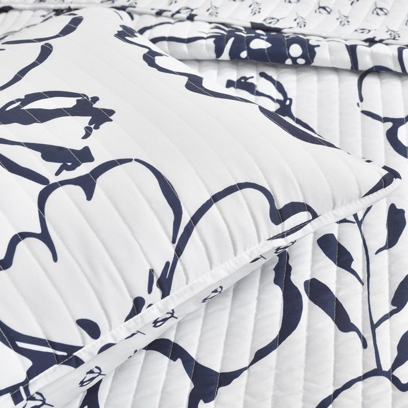 Lush Decor Scandinavian Floral Reversible Quilt Set, King Quilt + 2 Shams, Navy/White