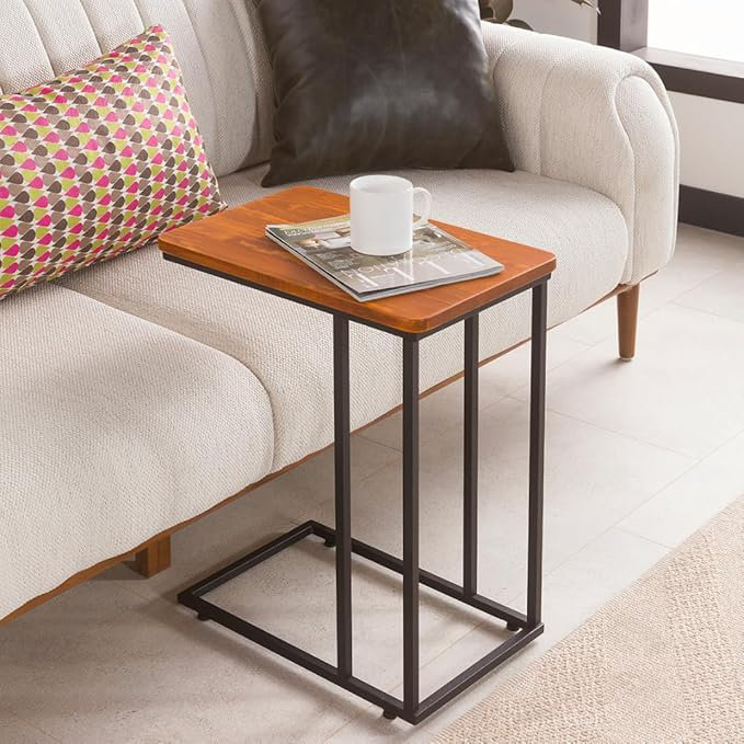 Table de bout en bois massif en forme de C faite à la main, table d'appoint pour canapé, canapé coulissant sous le salon, plateau télé sur canapé pour les petits espaces avec pieds en métal (châtaignier)