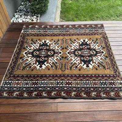 Tapis brun en laine noué à la main pour chambre à coucher avec accent tribal anatolien turc et touche rétro
