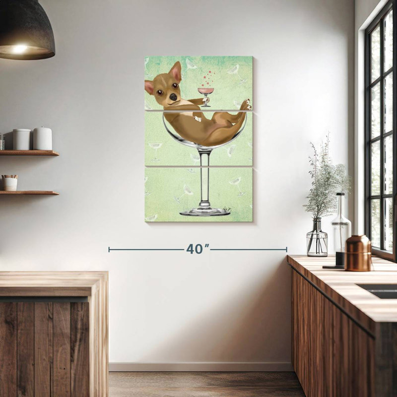 Chihuahua Brampt dans un verre à cocktail, H 38 po x l 24 po