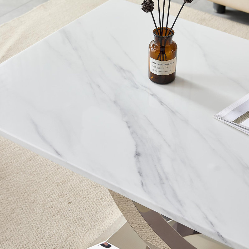 Table basse rectangulaire moderne de 50,4 pouces, plateau en panneau de fibres à densité moyenne à motif marbré, base en acier inoxydable argenté.