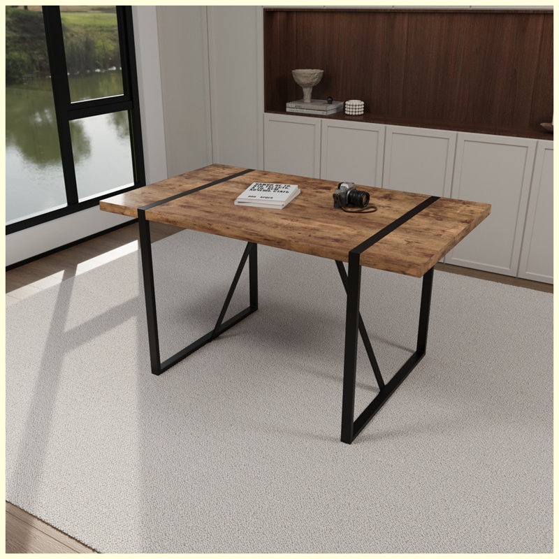 Table de salle à manger moderne avec pieds en métal