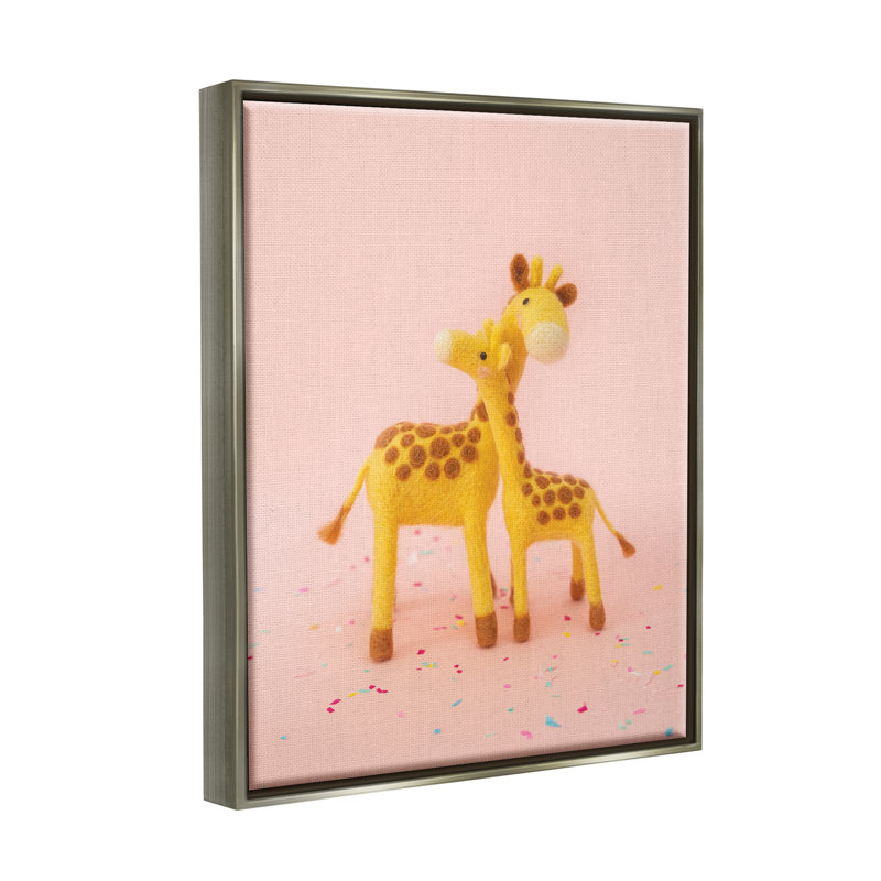 "Indigo Safari", rose pastel, étreintes de girafes encadrées par Lemon & Sugar, H 21 po x l 17 po x P 1,7 po