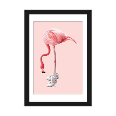 «Sneaker Flamingo» par Jonas Loose, reproduction sur toile tendue