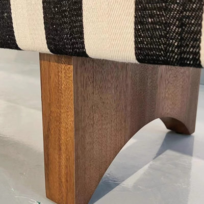 Banc en bois massif avec repose-pieds