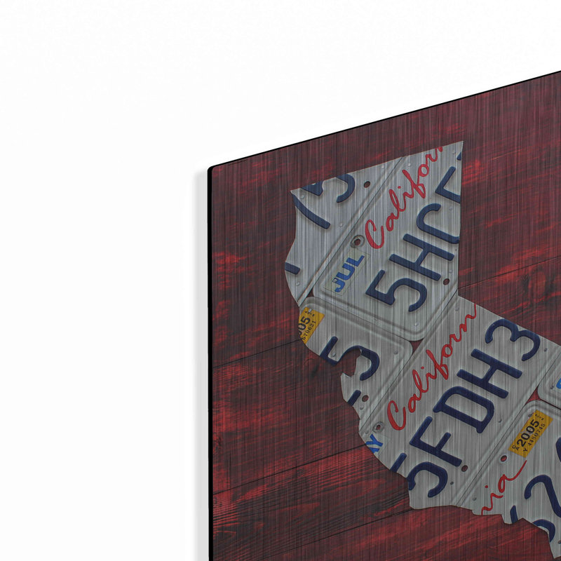Luxe California Art «California Licence Plate Map Red» «California Licence Plate Map Red» par Design Turnpike