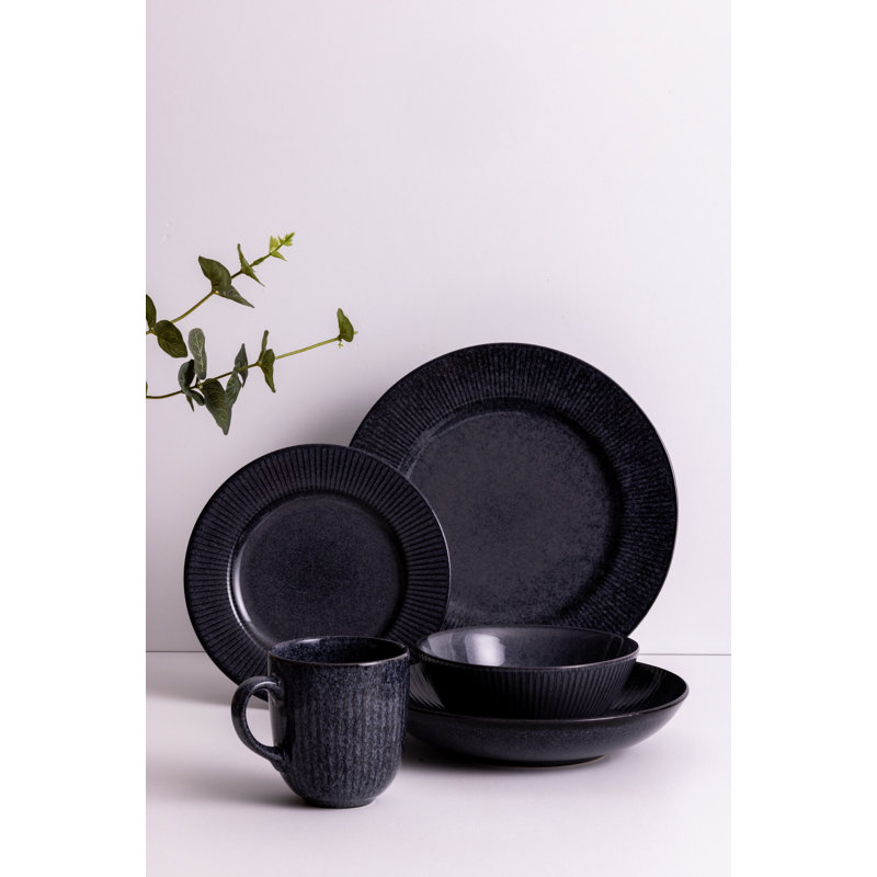Reactive Linear Set Of 4 Dinner Plates, Black