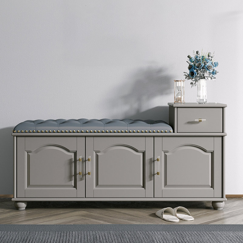 Banc de rangement gris rembourré pour chaussures