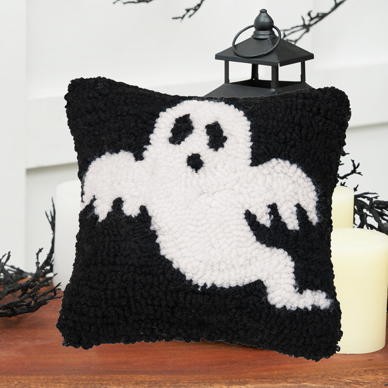 Spooky Ghost Halloween Hooked Throw Pillow, Spooky Ghost