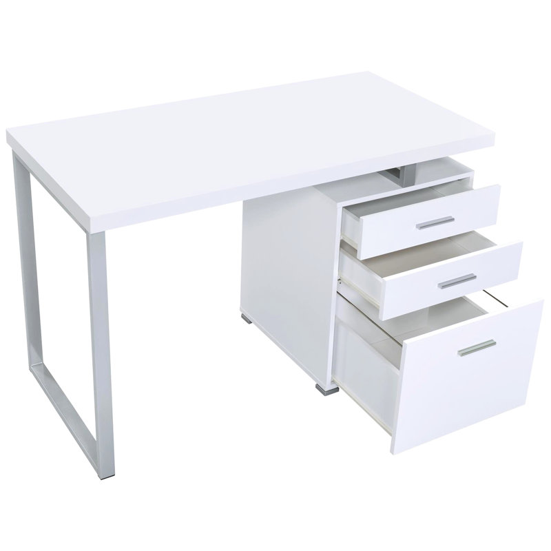Bureau rectangulaire blanc 3 places avec une finition élégante et une fonctionnalité pratique. Tiroirs spacieux et contemporains pour un environnement de bureau ordonné.
