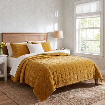 Stella Velvet Quilt Set
