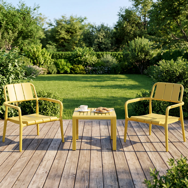Ensemble de mobilier de patio 3 pièces Summer - 2 chaises de salle à manger en PP d'extérieur avec table basse, ensemble de sièges de balcon et de cour arrière toutes saisons, conception empilable moderne, sans chaises d'assemblage, jaune