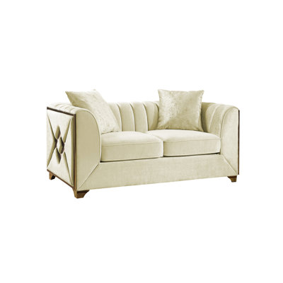 Causeuse de style moderne avec structure en bois massif Velencia et design doré, offrant luxe et confort pour votre espace de vie.