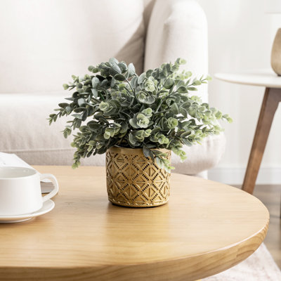 Faux eucalyptus artificiel en pot de ciment doré