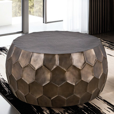 Table basse ronde en aluminium 32 po avec finition lustrée dorée, motif hexagonal martelé à la main, tracas pour décorer l'espace de vie, table moderne, taille, finition, style, facile à entretenir