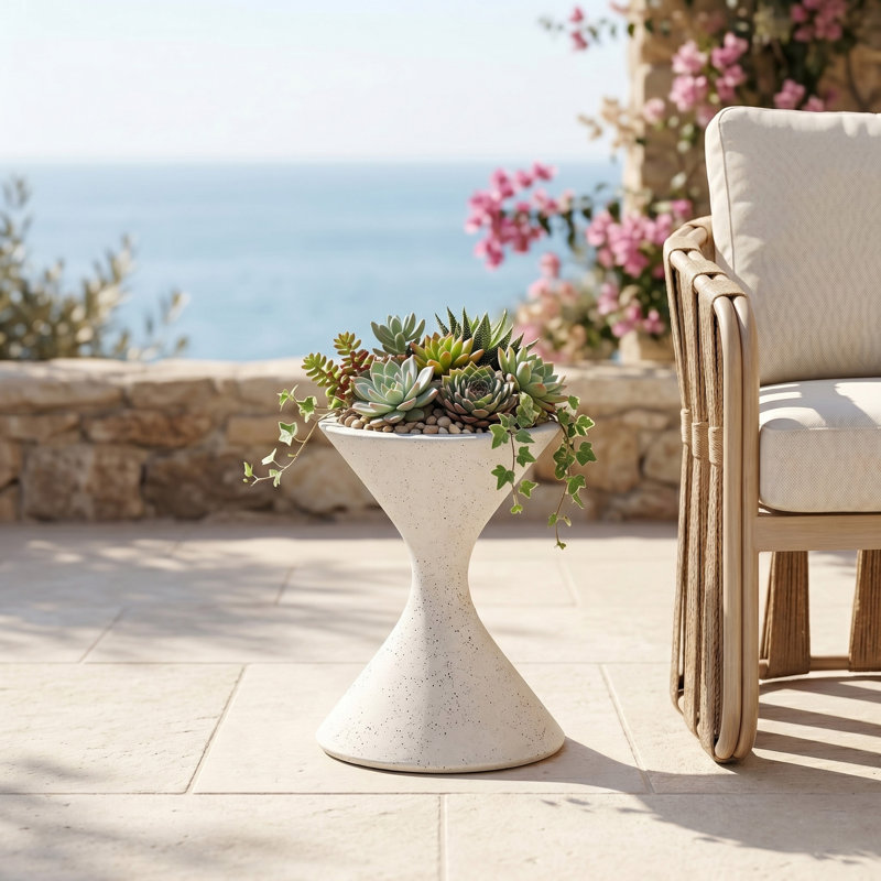 Jardinière en béton d'intérieur / extérieur Vessa, 17.75" W x 24" H, Crème