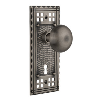Assiette artisanale avec trou de serrure décoratif et bouton de porte New York
