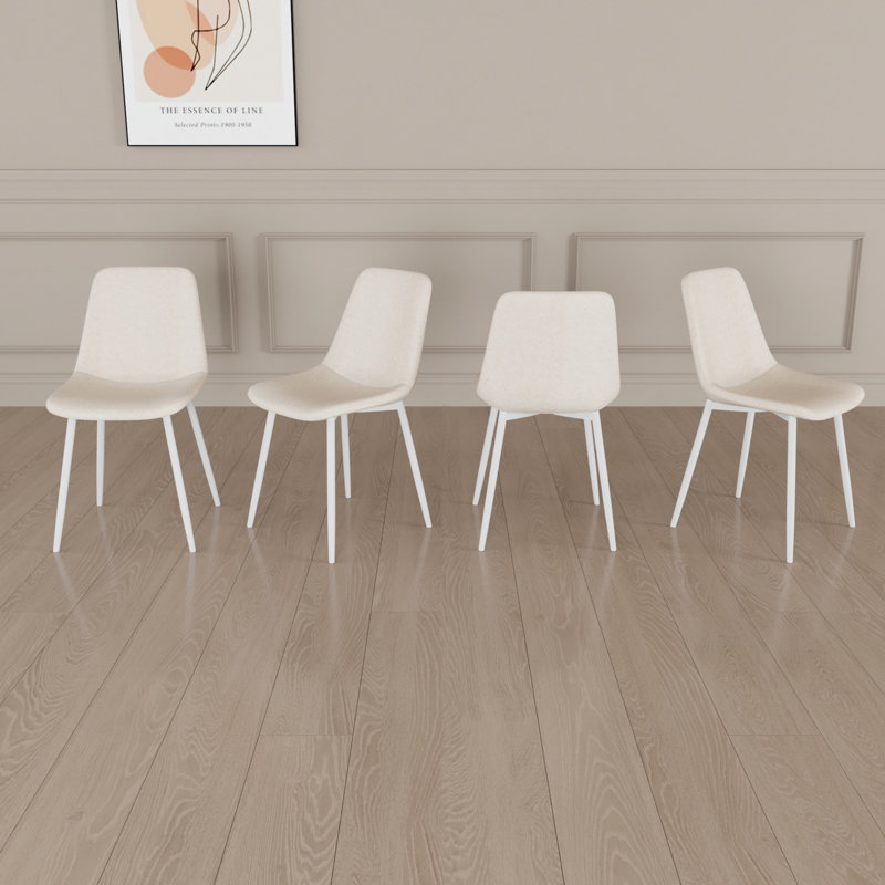 4 chaises de salle à manger modernes en lin beige, avec structure élégante et pieds en métal blanc, idéales pour votre intérieur.