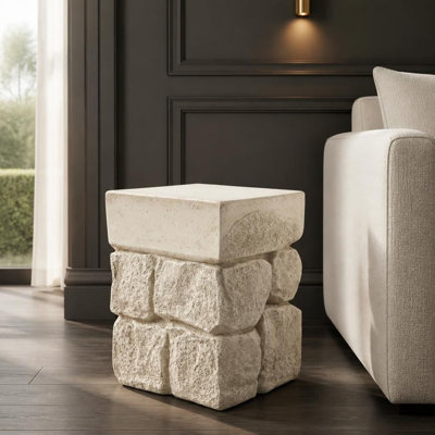 Table d'appoint carrée en faux bois empilé MGO, table de bout décorative pré-assemblée d'une capacité de poids de 80 lb, tabouret rustique d'intérieur pour la terrasse, le salon, le vestibule, le chevet, le balcon, s'adapte à un décor rustique de style bord de mer minimaliste