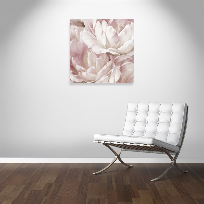 Intime rosé IV - photographie, Toile tendue, H 36 po x l 36 po x P 1,375 po