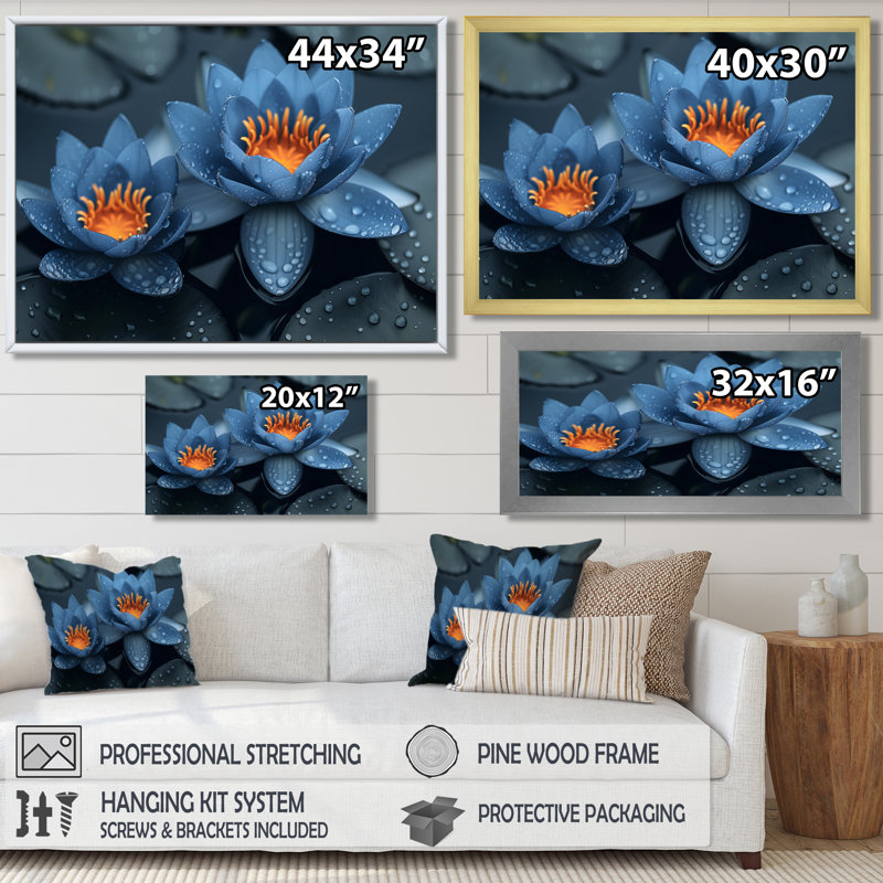 «Blue Mon monochrome Lotus Pond Radiant Blooms III - Lotus», art mural, Cadre flottant doré, H 24 po x l 32 po x P 1 po