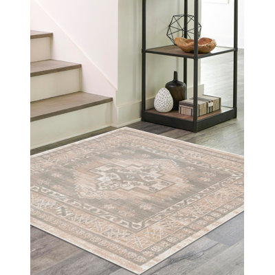 Edvardas Oriental Indoor Rug