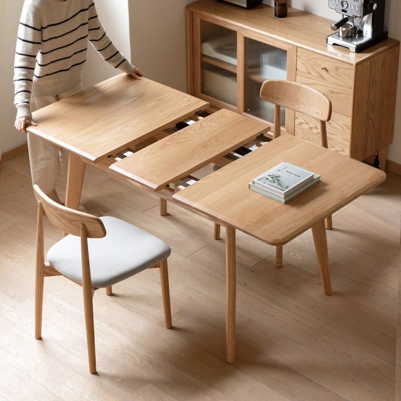 Table en chêne massif naturel avec plateau extensible, de 6 à 8 couverts, résistante à l'eau, design stable, plateau télescopique, fini anti-rayures, idéale pour un usage familial.