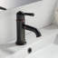 Robinet pour salle de bain victorien à un trou à poignée simple-41659795-50147545