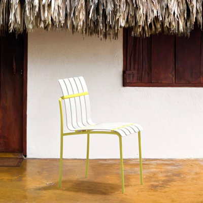 Ensemble de 4 chaises à blocs de couleurs modernes et rayées - Siège en PP imperméable et pieds en métal robustes, ensemble de salle à manger intérieur / extérieur pour terrasse, balcon, café