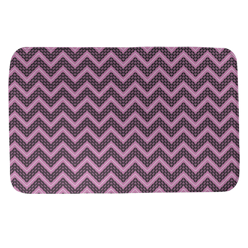 Tapis pour salle de bain à motif à chevrons à la main Stephenie, l 17 po x L 24 po, Noir / Rose